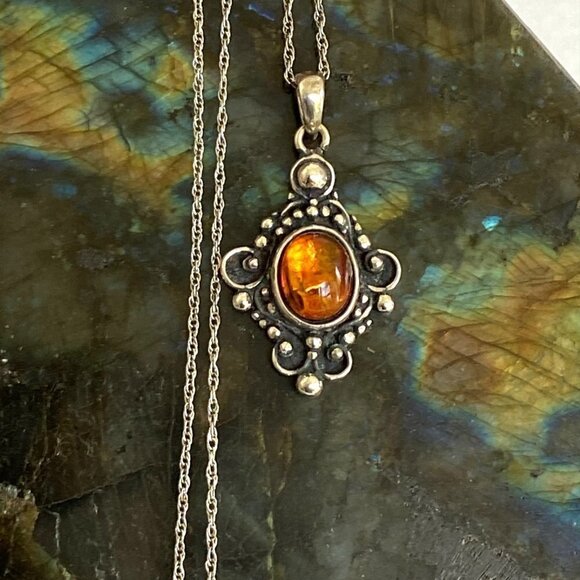 Sterling Silver 925 Oval Baltic Amber Ball Accent Pendant Necklace 18" Chain - Picture 1 of 16